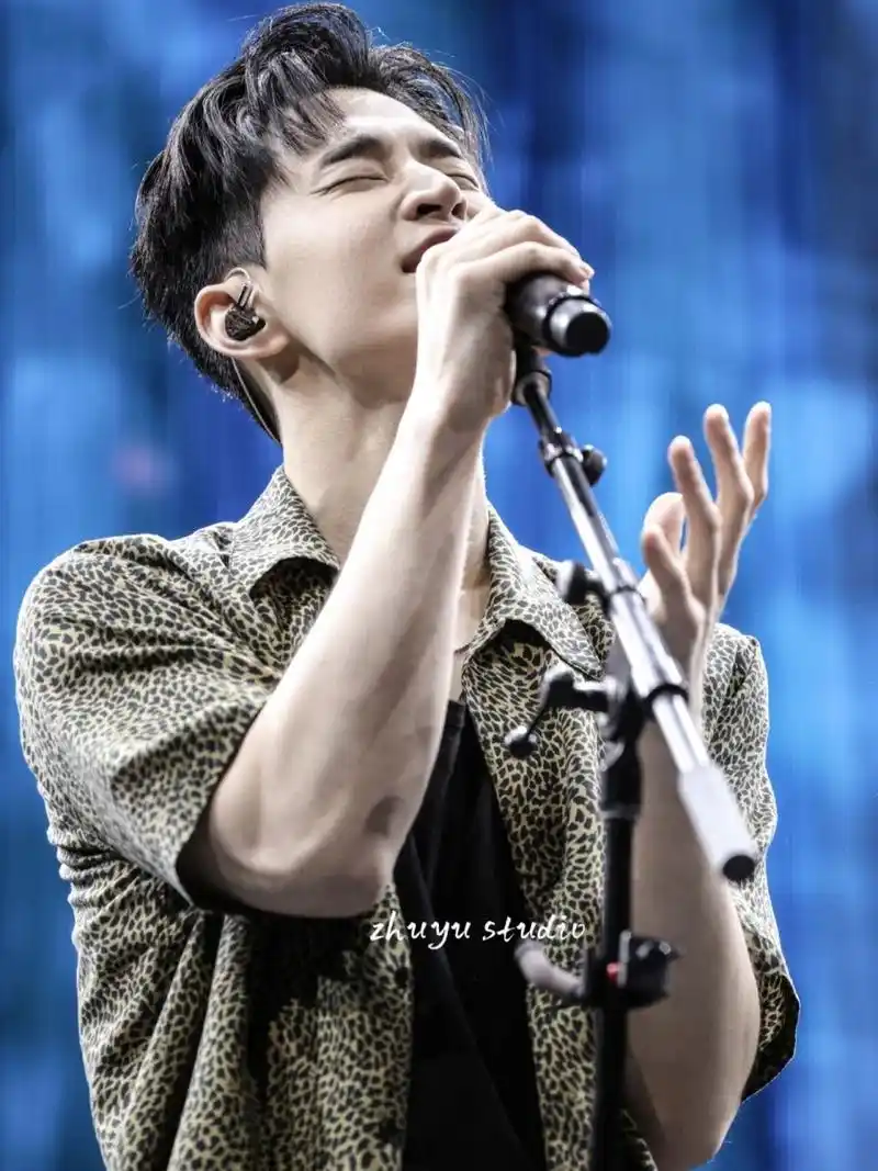 姐妹们7515舞台王者刘宪华高清照片他来了 6015 很荣幸本次是