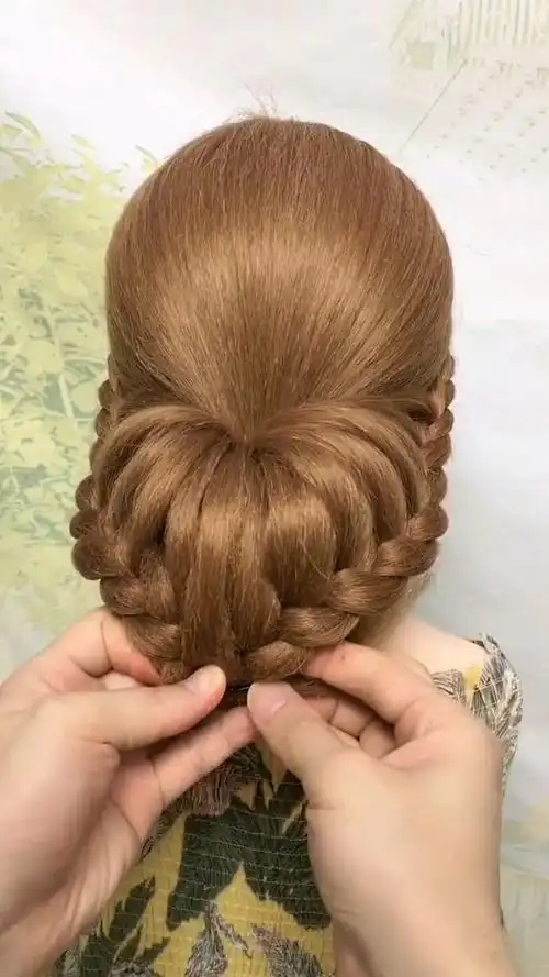 穿旗袍头发这样扎,既高贵又典雅,贵气十足