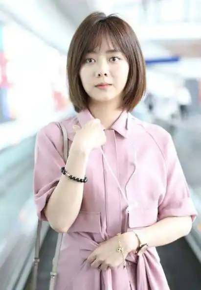 是顶级流量蔡徐坤,人气热度可谓是数一数二的,谭松韵虽然出演了很多戏