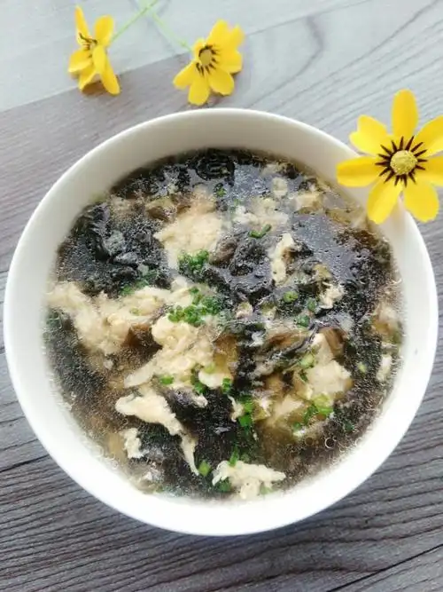 时间: 10分钟内食材紫菜8g鸡蛋两个茶籽油8g盐0.5g胡椒粉0.