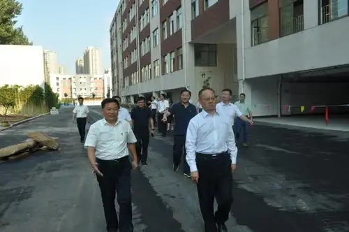 市政府领导莅临滕南中学开展现场调度教育工作活动