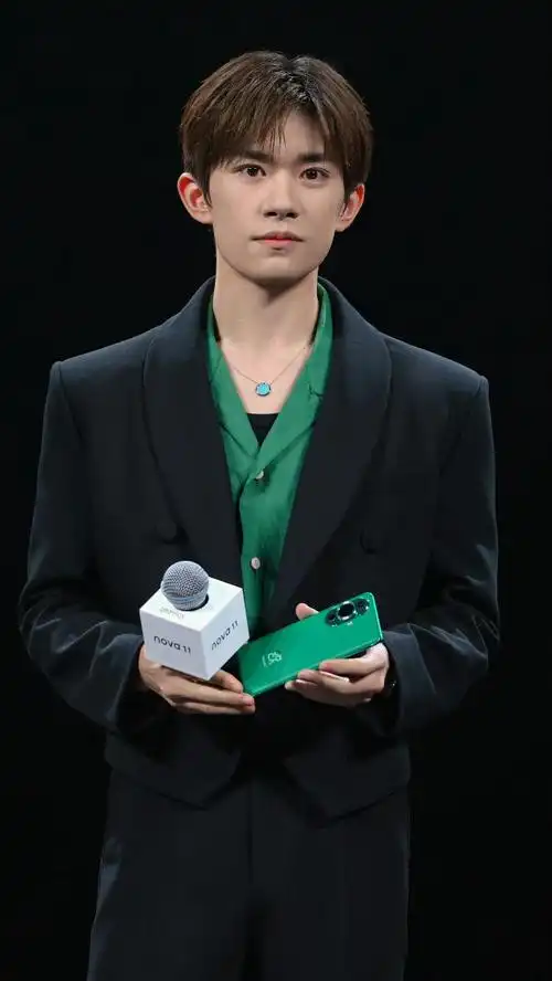 水灵灵湿漉漉的眼睛#易烊千玺请你一杯