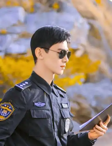 《你是我的城池营垒》三台同播,白敬亭酷帅军官恋上可爱女医生