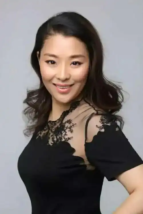 蒙古族歌唱演员莎日娜荣登《国际诚信与品牌》杂志封面|内蒙古|那达慕