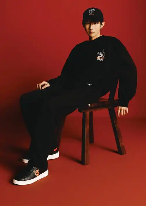 bally 推出2024龙年限定系列  全球品牌代言人王源率性演绎 祥龙点睛