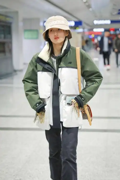 冬天穿衣就应该跟张子枫学简约低调又不缺亮点小资小调是真美