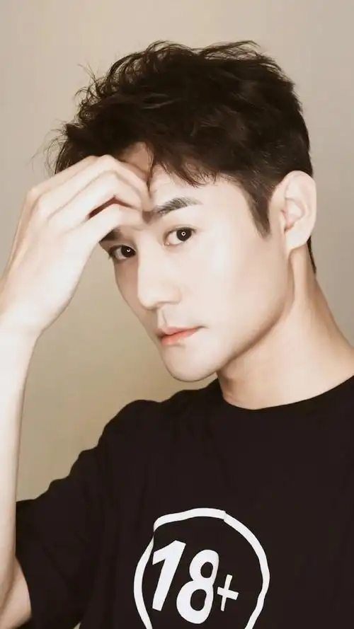 王凯向风而行##王凯顾南亭#自拍有总比没有强@王凯kkw