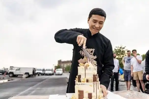 7月27日甄子丹迎来了他的生日,而他发文表示自己身在英国,而英国的