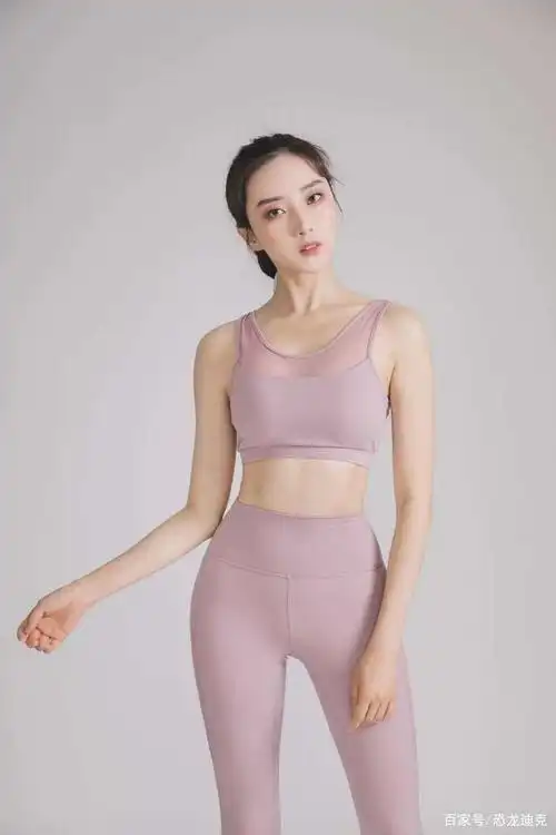 美女瑜伽老师,气质好到让人赞叹