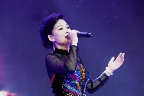 特别邀请到的华语乐坛女歌手梁媛倾情演绎的全国50场音乐会,足迹遍及