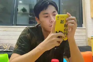 一起爬山吗是什么梗?一张秦昊的近照曝光.