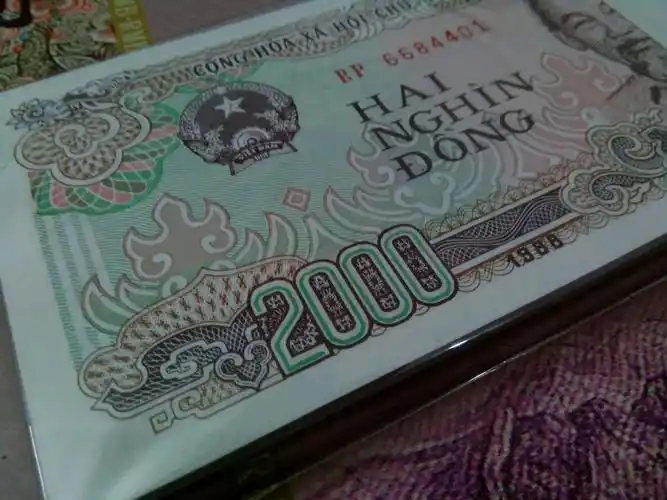 面值2000越南盾一刀一百张连