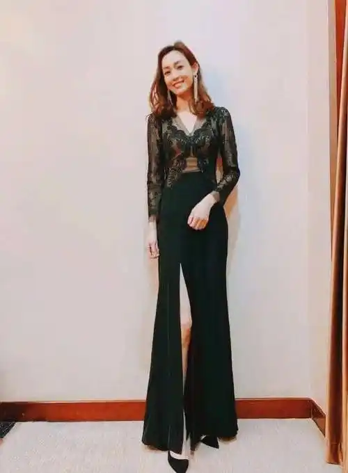 范玮琪是个高个子女孩,但她的体重有点夸张.