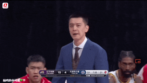 主教练杨鸣cba首秀上热搜!网友:杨指导的脸耽误看球