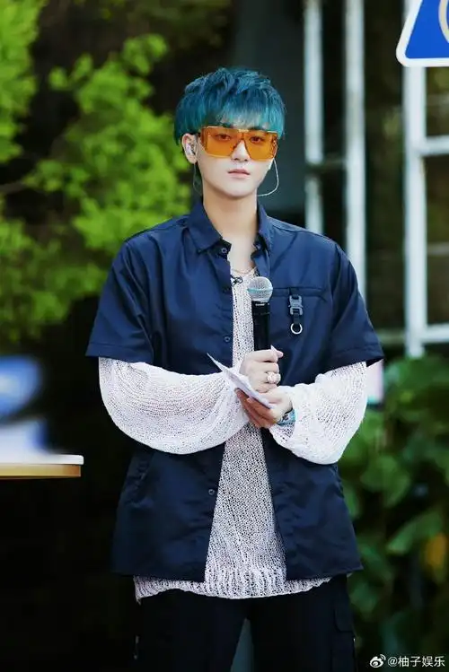 黄子韬再现小精灵##黄子韬染蓝发