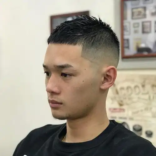 发型剪的好板寸头也很帅