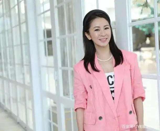 「御用丫环」李焯宁尽显神级线条网友激赞:够完美