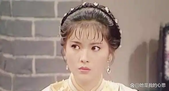 黄家驹墓碑屡遭破坏,蓝洁瑛墓碑被熏黑,这样的"爱"也