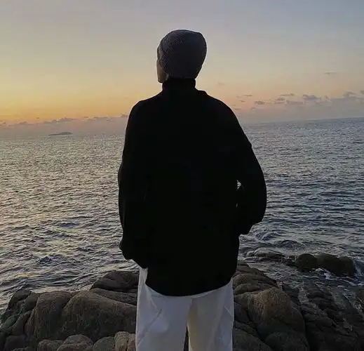 御姐高冷男头像时尚背景图