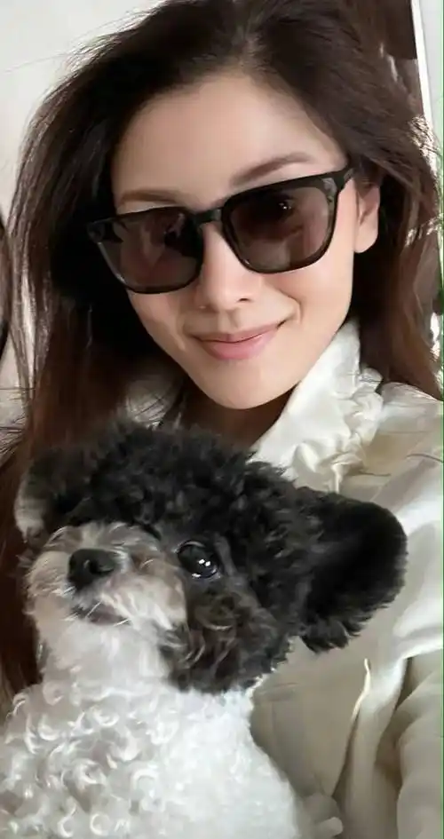 李嘉欣现身日本被偶遇,待人和善超亲切,53岁近状保持超好_许晋亨_网友