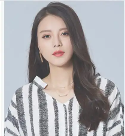 2020年流行长发女生发型图片 看看女生长发怎么扎更潮流