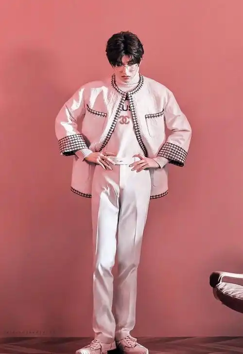 蔡徐坤在演艺道路上还会不断带来更多精彩,我们也将期待他未来的作品