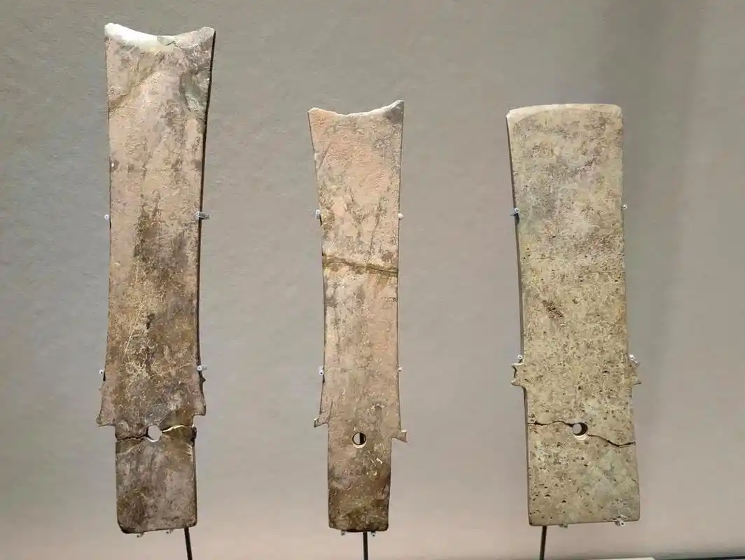 不知道三星堆出土的玉璋,跟山东龙山文化玉璋,有木有啥联系?