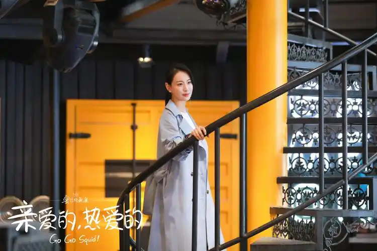 《亲爱的热爱的》苏澄出国引不舍 王乐君好衣品获关注