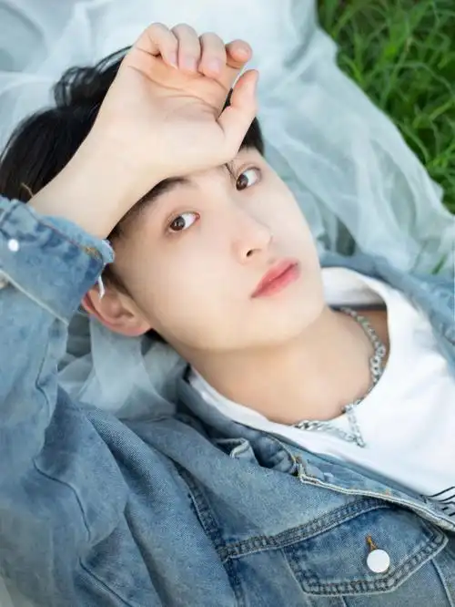 夏天少年感和大头照绝配吖