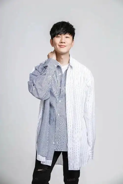 林俊杰,亚洲流行天王,在华语乐坛中享有极高的声誉和崇拜度.