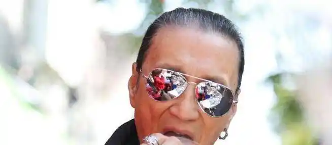 谢贤眼睛转了转说:"只是几张照片的事,那些记者就会小题大做.