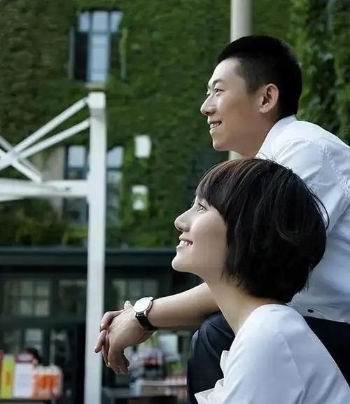 回顾演员夏雨结婚不请父亲婚后与母亲明算账妻子袁泉令人敬佩