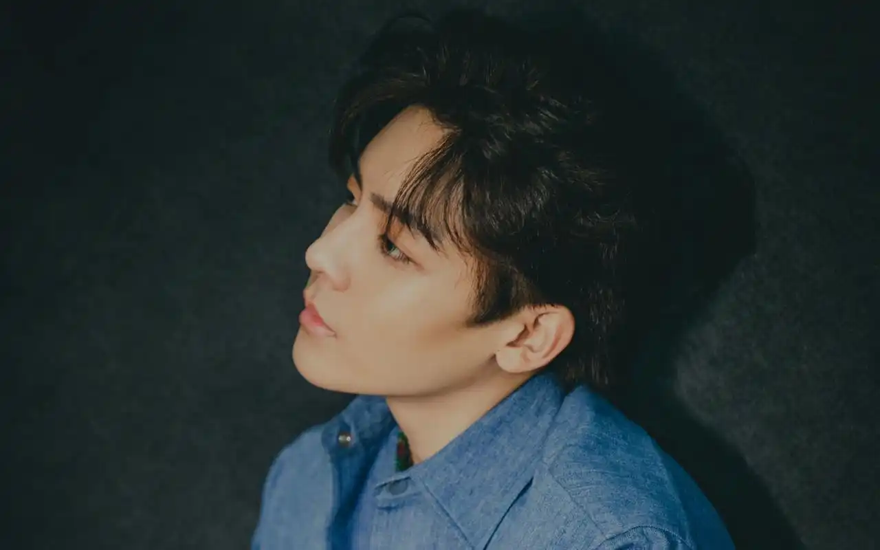 侯明昊温暖帅气壁纸_大陆男明星侯明昊