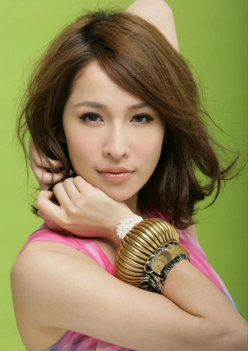 萧亚轩晒与男友亲密照分手传闻不攻自破