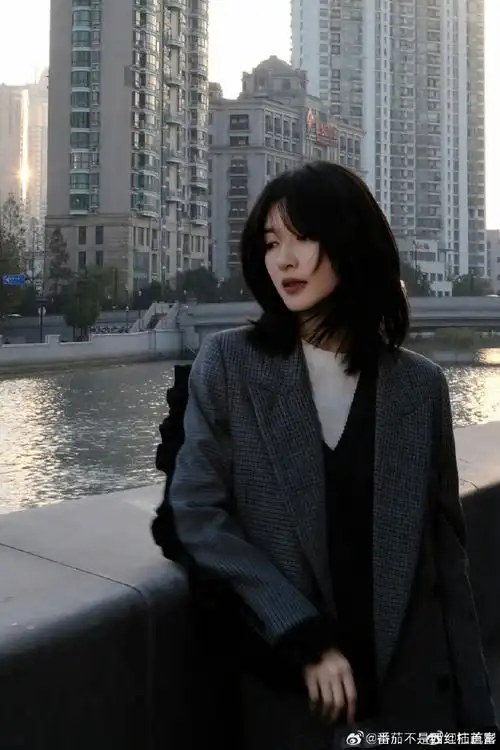 江疏影格雷系五连拍##江疏影短发侧颜随拍