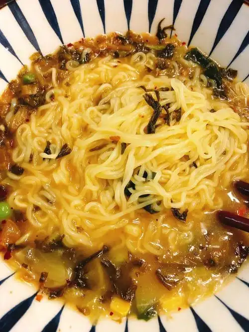 2步自制老坛酸菜面60泡面党一定要试