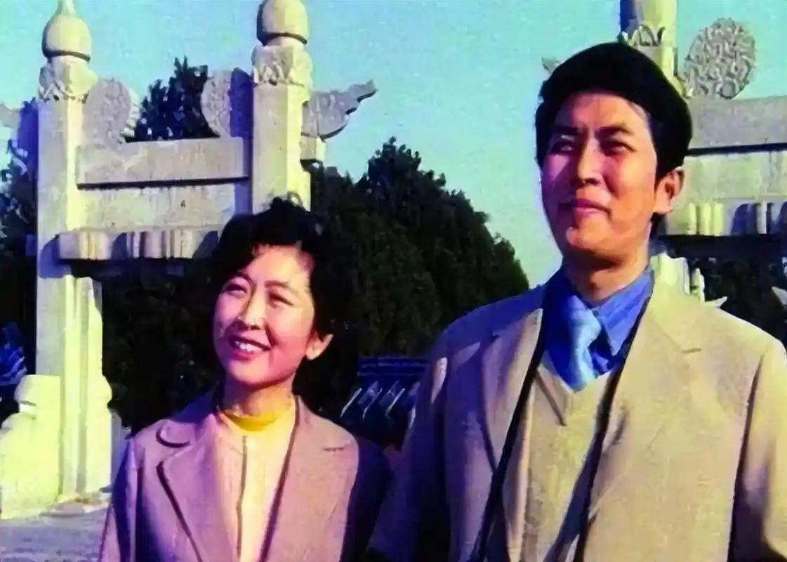 妻子除夕夜上吊自杀,被岳父母骂薄情,老戏骨唐国强的荒诞前半生_孙涛