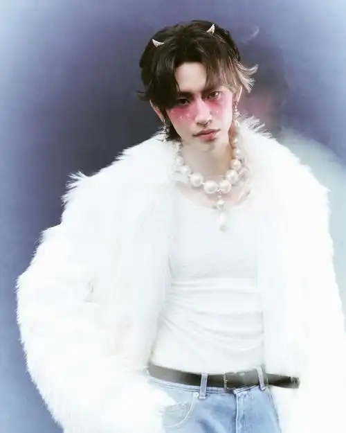 小鬼王琳凯超话#小鬼脸红星星妆#@小鬼-王琳凯贵阳音乐节出发图请查收