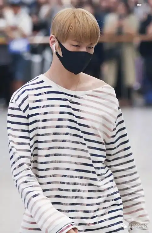 一日偶像李东海的脸有点神奇她真的很适合港式复古风情