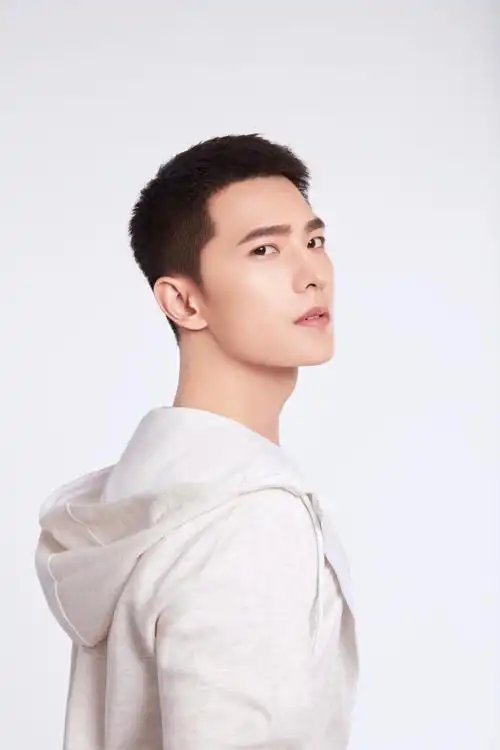 杨洋寸头成为模板