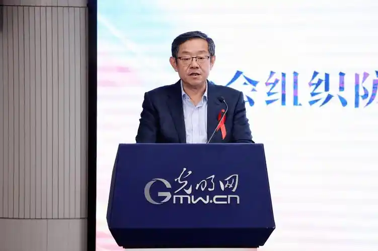 活动由基金办综合部兼宣传筹资部主任王芃主持.