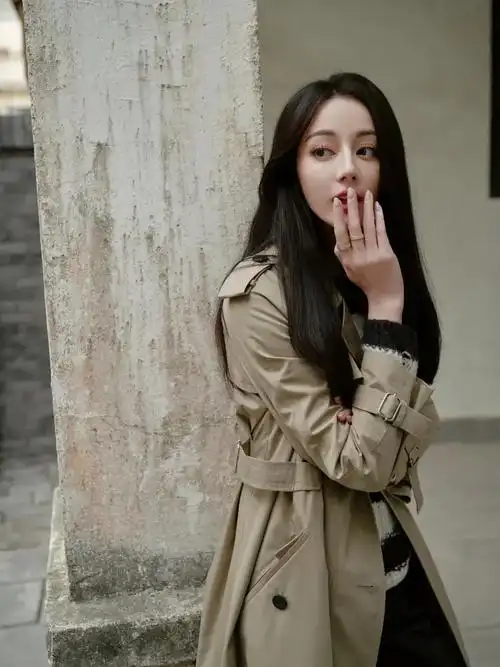 新疆美人迪丽热巴最新外景写真曝光,美的清新脱俗见之