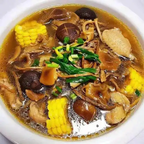 92冬天要做茶树菇炖鸡汤御寒暖胃滋补身体