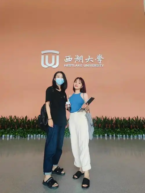 在杭州,有一个叫西湖的大学