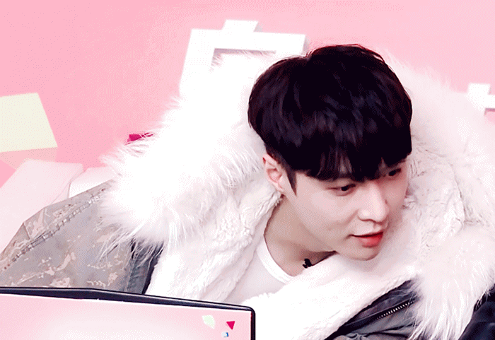 张艺兴gif观察gif男神gif综艺gif帅哥gif