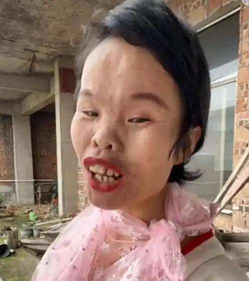 江西女子长相清奇,因造型夸张"一丑成名",家人:以前