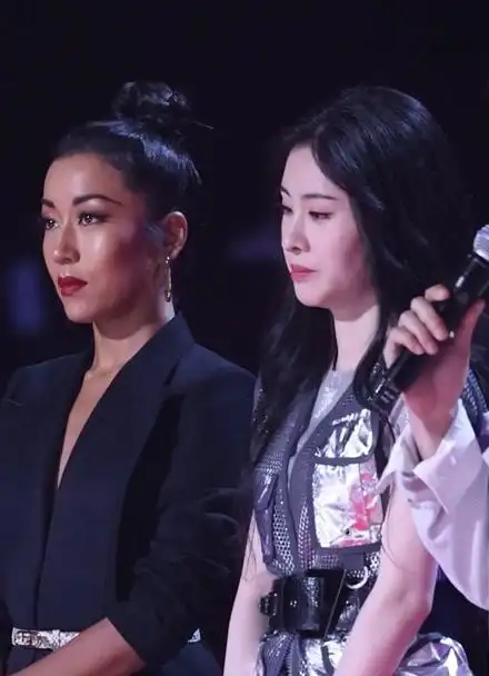 吉克隽逸和张碧晨肤色差别好大