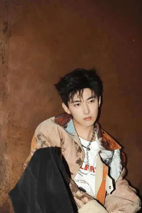 刘昱晗光影空间感大片