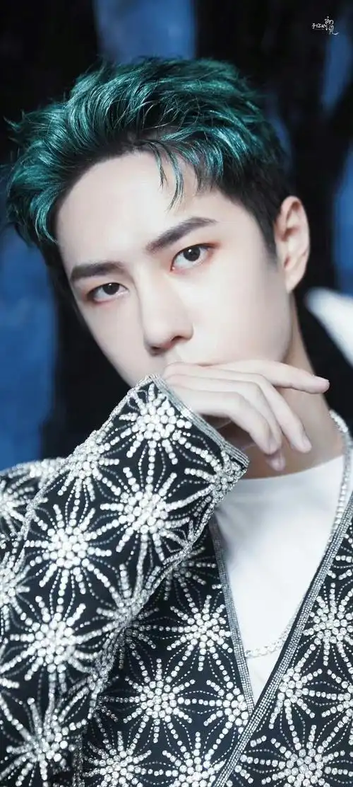 王一博,古希腊掌管壁纸的神  #王一博##yibo moment#  p3是我当年的