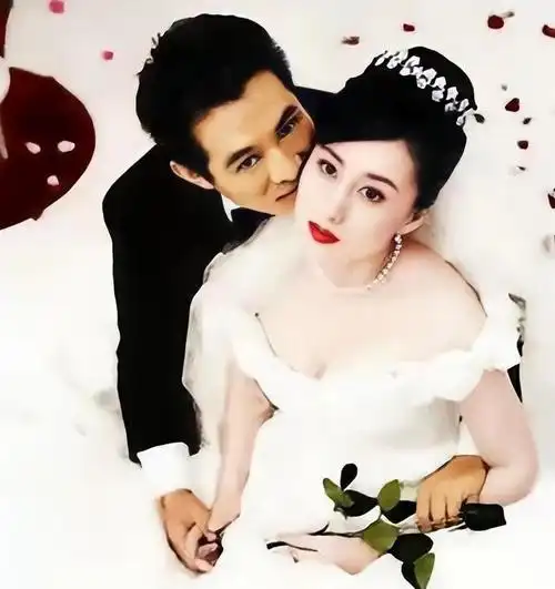 李连杰晒妻子近照61岁利智衰老似奶奶前妻黄秋燕依旧美艳动人